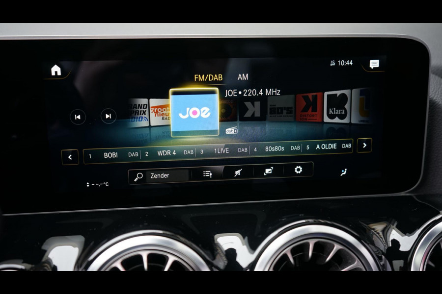 Mercedes-Benz GLA 250 4MATIC AMG NIGHT AUTOMAAT-360 CAMERA-AMBIANCE-BURMESTER-KEYLESS-NAVIGATIE-PANO-WINTER-Etc.