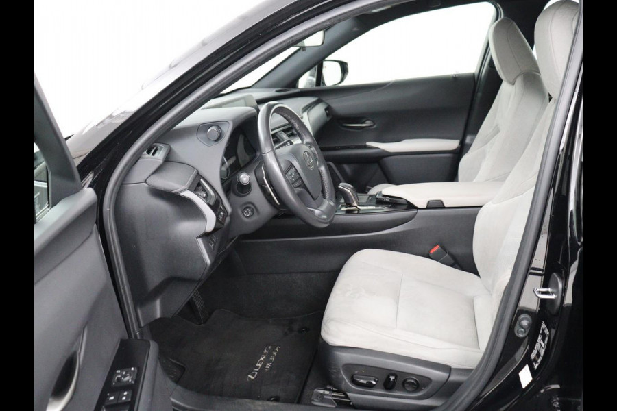 Lexus UX 300e 54 kWh | Alcantara | Adaptive cruise | Carplay | Full LED | Elektrische stoelen | Climate control | Bluetooth | DAB