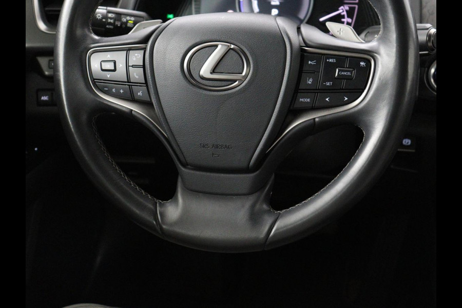 Lexus UX 300e 54 kWh | Alcantara | Adaptive cruise | Carplay | Full LED | Elektrische stoelen | Climate control | Bluetooth | DAB