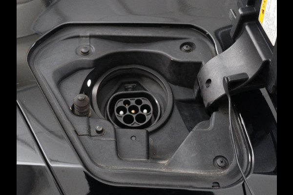 Lexus UX 300e 54 kWh | Alcantara | Adaptive cruise | Carplay | Full LED | Elektrische stoelen | Climate control | Bluetooth | DAB