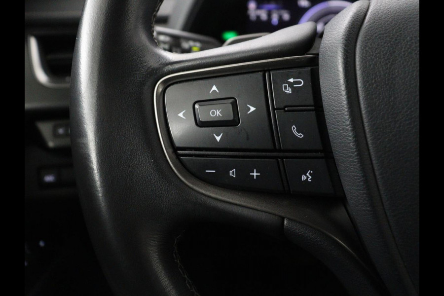 Lexus UX 300e 54 kWh | Alcantara | Adaptive cruise | Carplay | Full LED | Elektrische stoelen | Climate control | Bluetooth | DAB
