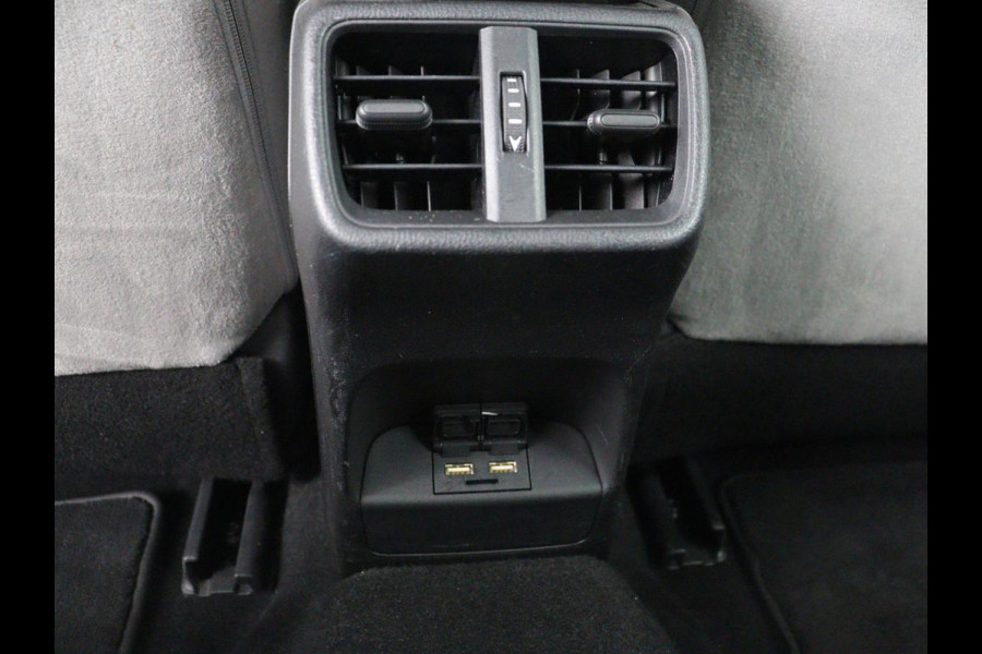 Lexus UX 300e 54 kWh | Alcantara | Adaptive cruise | Carplay | Full LED | Elektrische stoelen | Climate control | Bluetooth | DAB