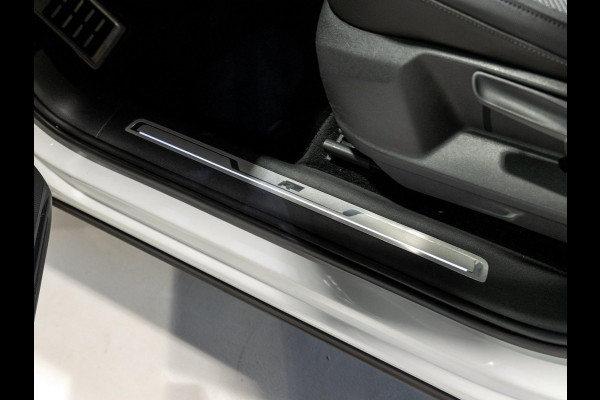 Volkswagen Tiguan 2.0 TSI 4Motion Highline / 180pk / R-Line / Achteruitrijcamera / Cruise / Navigatie / Apple Carplay