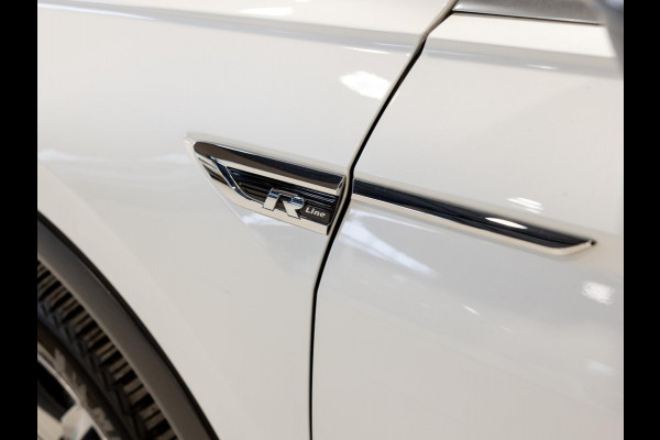 Volkswagen Tiguan 2.0 TSI 4Motion Highline / 180pk / R-Line / Achteruitrijcamera / Cruise / Navigatie / Apple Carplay