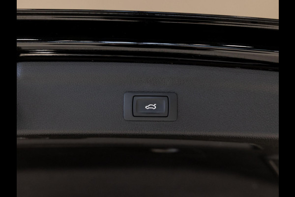 Audi Q3 35 TFSI S-line / 150pk/ Leer / Cruise / Airco / Stoelverwarming / Navigatie