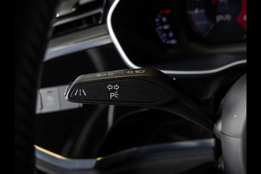 Audi Q3 35 TFSI S-line / 150pk/ Leer / Cruise / Airco / Stoelverwarming / Navigatie