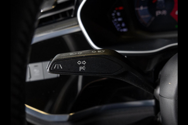 Audi Q3 35 TFSI S-line / 150pk/ Leer / Cruise / Airco / Stoelverwarming / Navigatie
