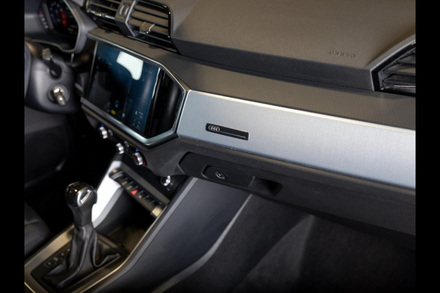 Audi Q3 35 TFSI S-line / 150pk/ Leer / Cruise / Airco / Stoelverwarming / Navigatie