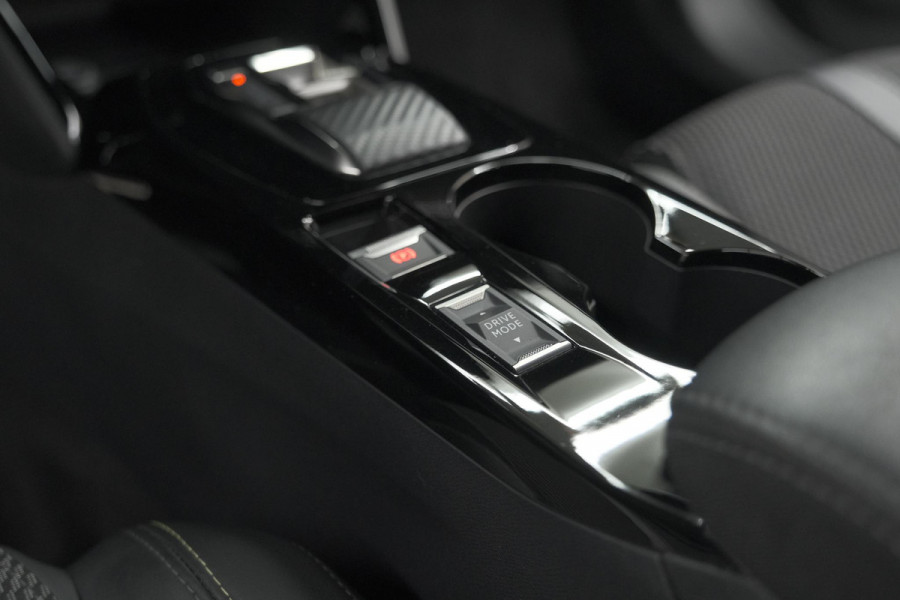 Peugeot 2008 PureTech 130 EAT8 GT | 360 Camera | Dodehoekdetectie | Apple Carplay