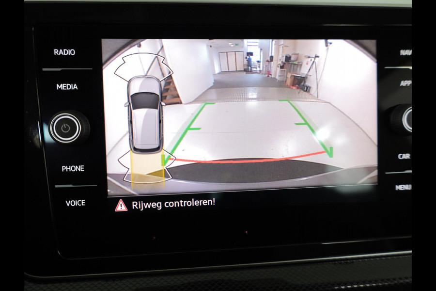 Volkswagen T-Cross 1.0 TSI Style 115PK DSG | Navigatie | Parkeercamera | 18"LM velgen | Matrix koplampen |