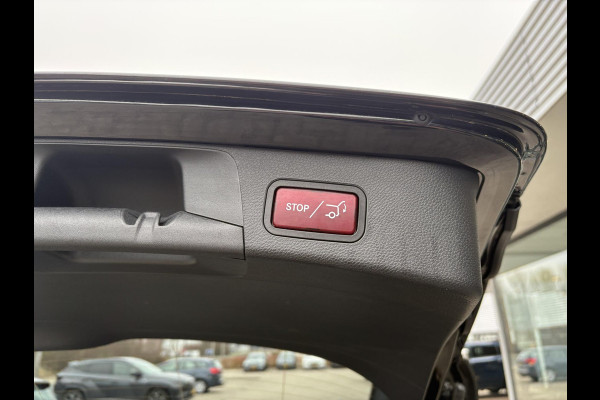 Mercedes-Benz C-Klasse Estate 300e T AMG Line | Plug-in Hybride | PHEV | Panoramadak |  Stoelverwarming | Achteruitrijcamera | Eektrisch vestelbare stoelen | Dealer onderhouden