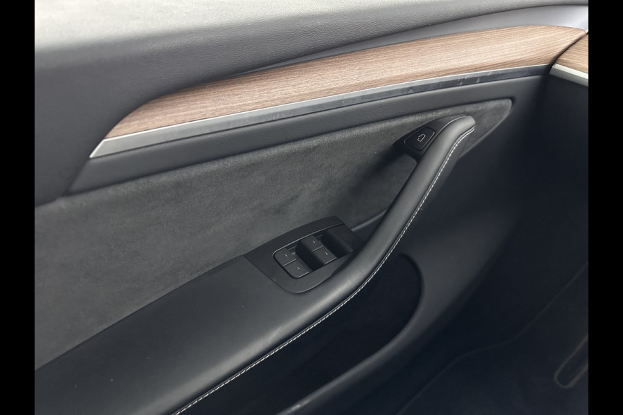 Tesla Model Y RWD 58 kWh [ 3-Fase ] {SOH-93%} (INCL.BTW) Aut. *PANO | AUTO-PILOT | LEATHER | NAVI-FULLMAP | MATRIX-LED | KEYLESS | CAMERA | DAB+ | HEATED-COMFORTSEATS | PRIVACYGLASS | TOPVIEW | 19''ALU*