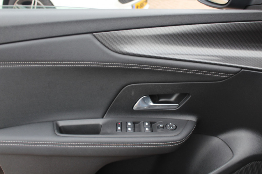 Opel Mokka Electric Ultimate 50 kWh / Camera / CarPlay / Keyless / LED Koplampen / 17'' / Navigatie / DAB / Dodehoek / Cruise Control Adaptief / Warmtepomp