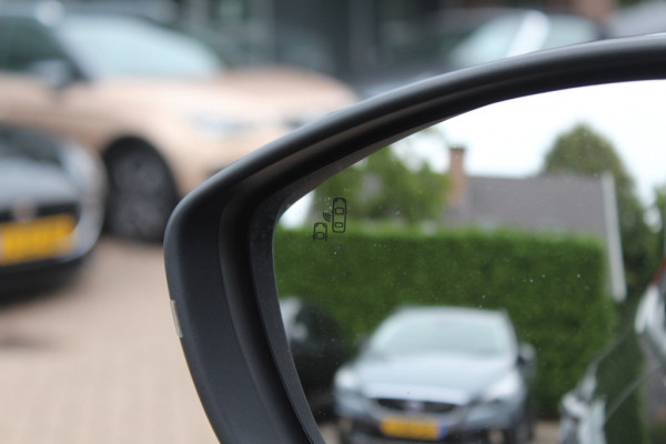 Opel Mokka Electric Ultimate 50 kWh / Camera / CarPlay / Keyless / LED Koplampen / 17'' / Navigatie / DAB / Dodehoek / Cruise Control Adaptief / Warmtepomp