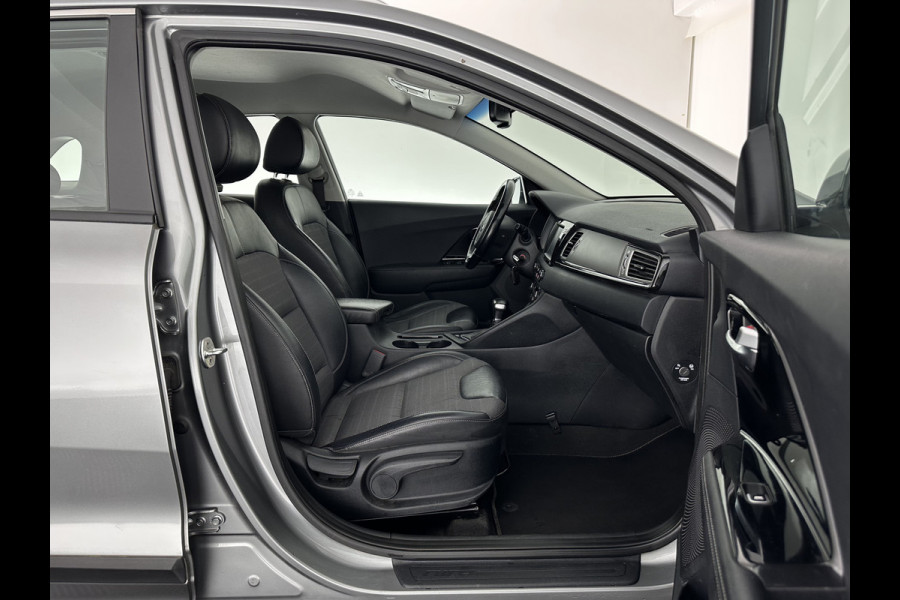 Kia Niro 1.6 GDi Hybrid ExecutiveLine Eco-Hybrid (INCL-BTW) Aut. *LEATHER-FABRIC | NAVI-FULLMAP | KEYLESS | CAMERA | COMFORTSEATS | DIGI-COCKPIT | LANE-ASSIST | ECC | CARPLAY | PDC | TOWBAR | 16''ALU*