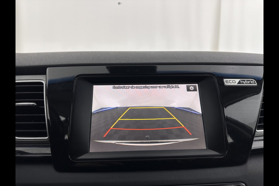 Kia Niro 1.6 GDi Hybrid ExecutiveLine Eco-Hybrid (INCL-BTW) Aut. *LEATHER-FABRIC | NAVI-FULLMAP | KEYLESS | CAMERA | COMFORTSEATS | DIGI-COCKPIT | LANE-ASSIST | ECC | CARPLAY | PDC | TOWBAR | 16''ALU*