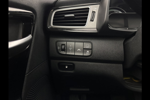 Kia Niro 1.6 GDi Hybrid ExecutiveLine Eco-Hybrid (INCL-BTW) Aut. *LEATHER-FABRIC | NAVI-FULLMAP | KEYLESS | CAMERA | COMFORTSEATS | DIGI-COCKPIT | LANE-ASSIST | ECC | CARPLAY | PDC | TOWBAR | 16''ALU*