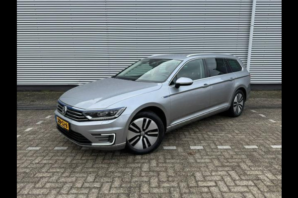 Volkswagen Passat Variant 1.4 TSI GTE,Navigatie,Parkeersensoren,Cruisecontrol,trekhaak,LED,stoelverwarming