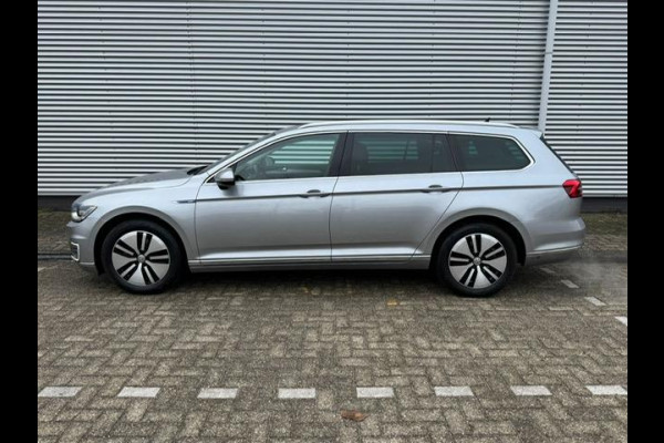 Volkswagen Passat Variant 1.4 TSI GTE,Navigatie,Parkeersensoren,Cruisecontrol,trekhaak,LED,stoelverwarming