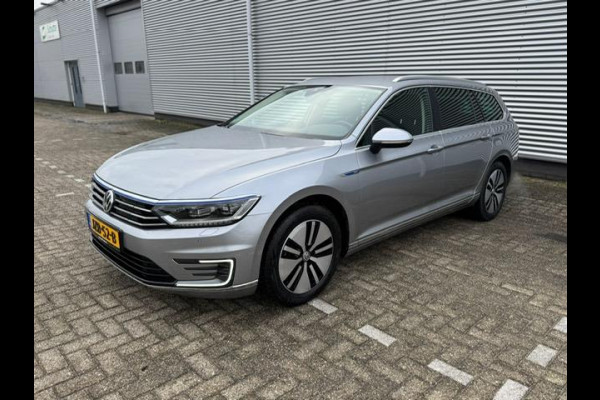 Volkswagen Passat Variant 1.4 TSI GTE,Navigatie,Parkeersensoren,Cruisecontrol,trekhaak,LED,stoelverwarming