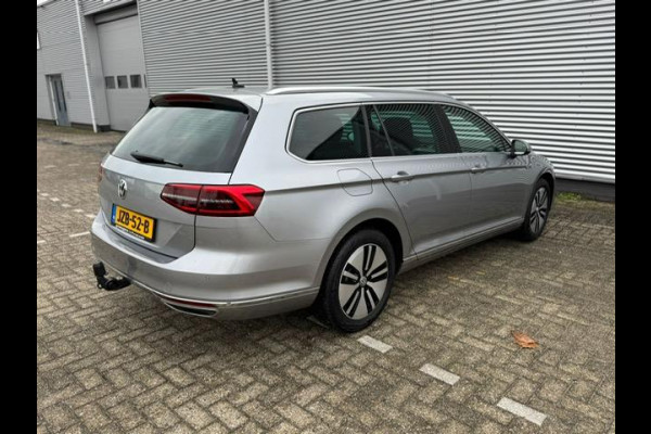 Volkswagen Passat Variant 1.4 TSI GTE,Navigatie,Parkeersensoren,Cruisecontrol,trekhaak,LED,stoelverwarming