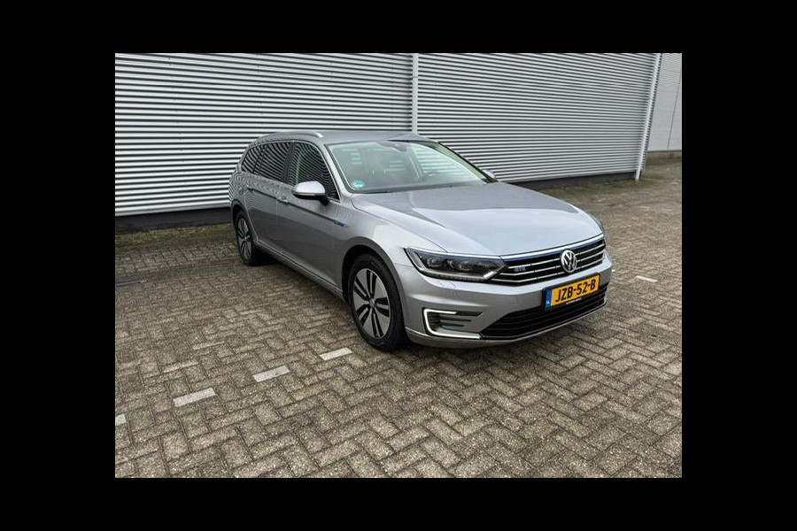 Volkswagen Passat Variant 1.4 TSI GTE,Navigatie,Parkeersensoren,Cruisecontrol,trekhaak,LED,stoelverwarming