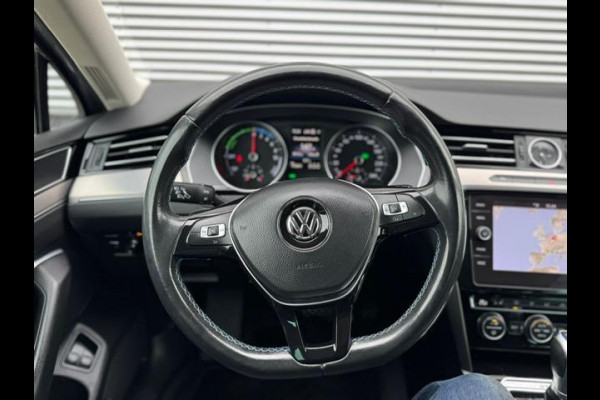Volkswagen Passat Variant 1.4 TSI GTE,Navigatie,Parkeersensoren,Cruisecontrol,trekhaak,LED,stoelverwarming