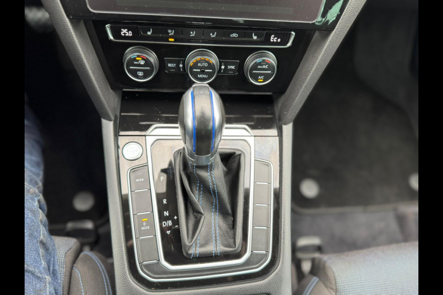 Volkswagen Passat Variant 1.4 TSI GTE,Navigatie,Parkeersensoren,Cruisecontrol,trekhaak,LED,stoelverwarming