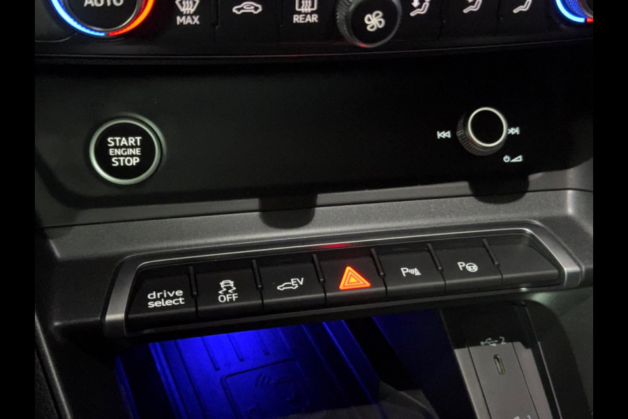 Audi Q3 45 TFSI e S edition Full BLACK|PANO|SONOS|AMBIENT|CAM|KEYLESS|CRUISECONTROL|19 INCH LMV