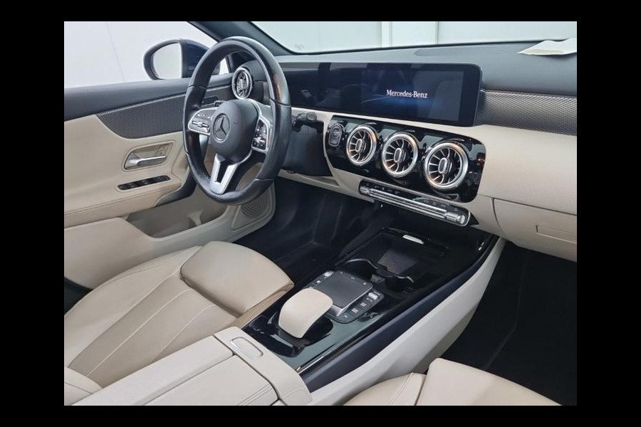 Mercedes-Benz A-Klasse Aut. 180d Business Sol. Luxury Line | Navi | Camera | Sfeer Verlichting |