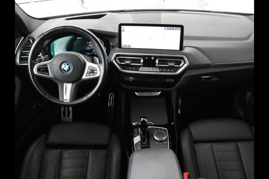 BMW X3 xDrive30e M Sport | Panoramadak | Head-Up | Stoelverwarming | Trekhaak | 360 Camera | Leder | Sportstoelen | Carplay | Sfeerverlichting | Laserlicht | Live Cockpit | Navigatie | PHEV | Plug In