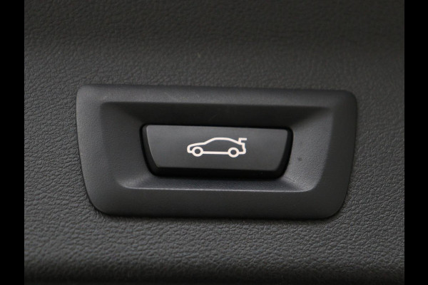 BMW X3 xDrive30e M Sport | Panoramadak | Head-Up | Stoelverwarming | Trekhaak | 360 Camera | Leder | Sportstoelen | Carplay | Sfeerverlichting | Laserlicht | Live Cockpit | Navigatie | PHEV | Plug In