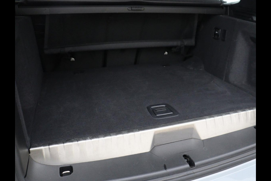 BMW X3 xDrive30e M Sport | Panoramadak | Head-Up | Stoelverwarming | Trekhaak | 360 Camera | Leder | Sportstoelen | Carplay | Sfeerverlichting | Laserlicht | Live Cockpit | Navigatie | PHEV | Plug In