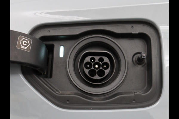 BMW X3 xDrive30e M Sport | Panoramadak | Head-Up | Stoelverwarming | Trekhaak | 360 Camera | Leder | Sportstoelen | Carplay | Sfeerverlichting | Laserlicht | Live Cockpit | Navigatie | PHEV | Plug In