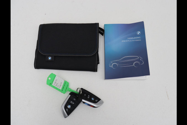 BMW X3 xDrive30e M Sport | Panoramadak | Head-Up | Stoelverwarming | Trekhaak | 360 Camera | Leder | Sportstoelen | Carplay | Sfeerverlichting | Laserlicht | Live Cockpit | Navigatie | PHEV | Plug In