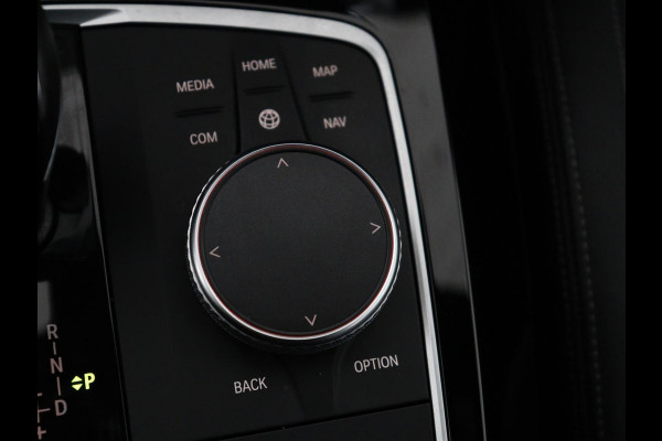 BMW X3 xDrive30e M Sport | Panoramadak | Head-Up | Stoelverwarming | Trekhaak | 360 Camera | Leder | Sportstoelen | Carplay | Sfeerverlichting | Laserlicht | Live Cockpit | Navigatie | PHEV | Plug In