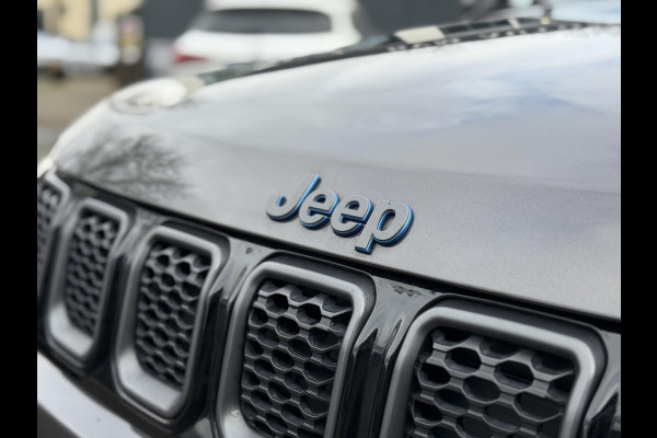 Jeep Compass 1.3T 4 x e 240 | 80th Anniversary PHEV 4WD| STOEL + STUURVERWARMING| ADAPTIVE CRUISE CONTROL| ACHTERUITRIJCAMERA| ELEKTRISCHE STOELEN| KEYLESS| 19 INCH! |SUPER COMPLEET UITGEVOERD! |
