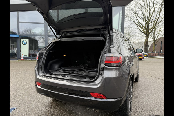 Jeep Compass 1.3T 4 x e 240 | 80th Anniversary PHEV 4WD| STOEL + STUURVERWARMING| ADAPTIVE CRUISE CONTROL| ACHTERUITRIJCAMERA| ELEKTRISCHE STOELEN| KEYLESS| 19 INCH! |SUPER COMPLEET UITGEVOERD! |