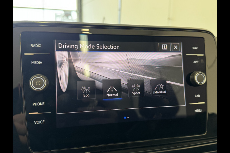 Volkswagen T-Roc Cabrio 1.5 TSI 150PK R-LINE SPORT LEDER/NAVI/CAMERA