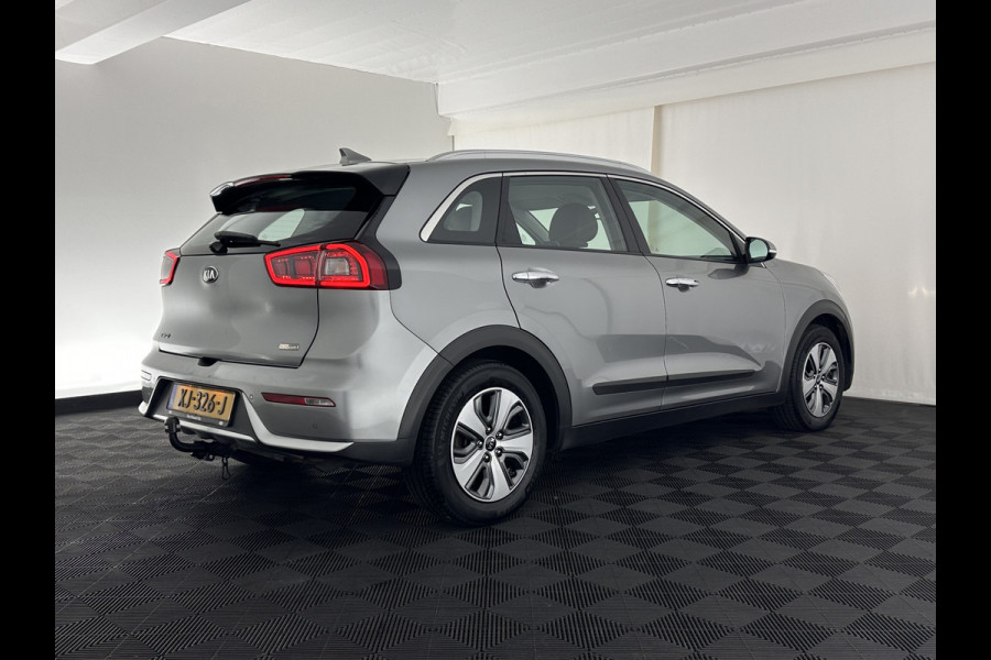 Kia Niro 1.6 GDi Hybrid ExecutiveLine Eco-Hybrid (INCL-BTW) Aut. *LEATHER-FABRIC | NAVI-FULLMAP | KEYLESS | CAMERA | COMFORTSEATS | DIGI-COCKPIT | LANE-ASSIST | ECC | CARPLAY | PDC | TOWBAR | 16''ALU*