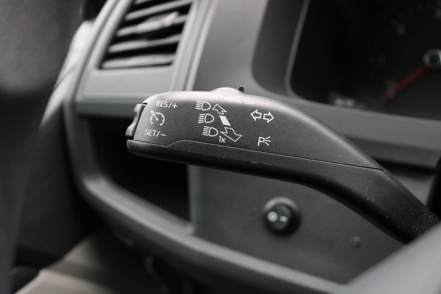 Volkswagen Transporter 2.0 TDI L2 H1 102pk Airco Trekhaak