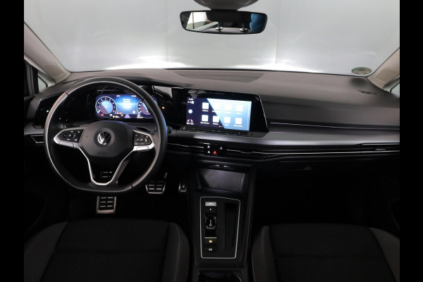 Volkswagen Golf 1.0 eTSI Life Active 110 pk Automaat (DSG) | Navigatie | Parkeersensoren (Park assist) | Achteruitrijcamera | Stoelverwarming | Autom. airco (3 zones) |