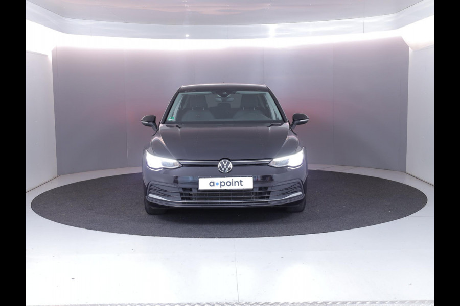 Volkswagen Golf 1.0 eTSI Life Active 110 pk Automaat (DSG) | Navigatie | Parkeersensoren (Park assist) | Achteruitrijcamera | Stoelverwarming | Autom. airco (3 zones) |