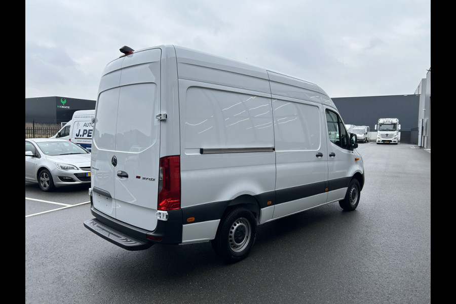 Mercedes-Benz Sprinter 317 CDI L2 H2 Automaat / 360 Camera / MBUX / Navigatie / Cruise control / Airco / 270 Graden achterdeuren