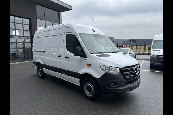 Mercedes-Benz Sprinter 317 CDI L2 H2 Automaat / 360 Camera / MBUX / Navigatie / Cruise control / Airco / 270 Graden achterdeuren