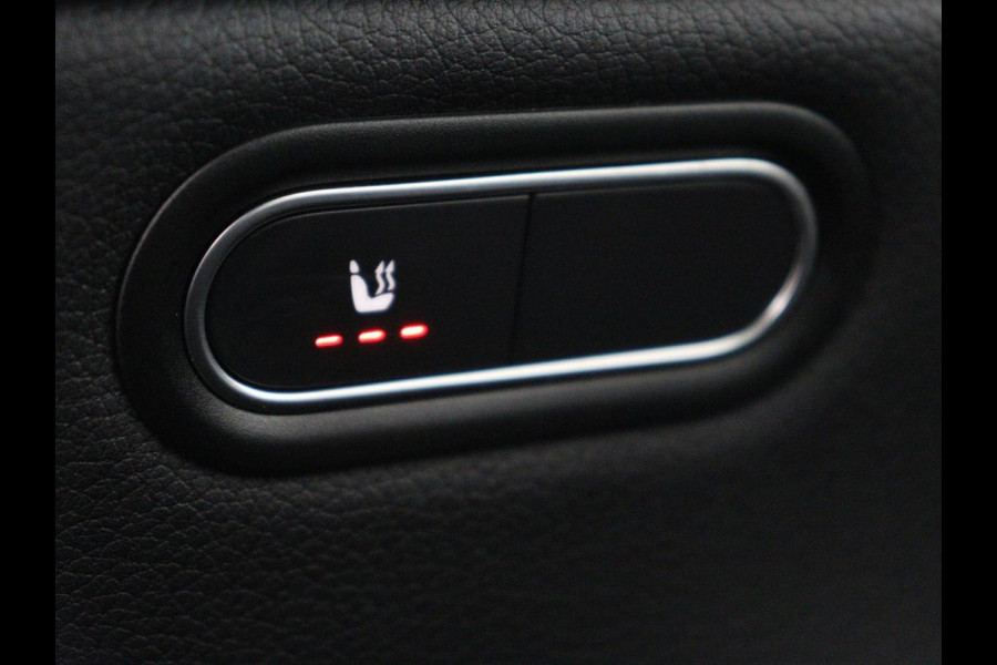 Mercedes-Benz A-Klasse 200 Business Solution Plus Upgrade | Panoramadak | Stoelverwarming | Half leder | Widescreen | Camera | Navigatie | Park Assist | Cruise control | Full LED