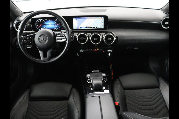 Mercedes-Benz A-Klasse 200 Business Solution Plus Upgrade | Panoramadak | Stoelverwarming | Half leder | Widescreen | Camera | Navigatie | Park Assist | Cruise control | Full LED