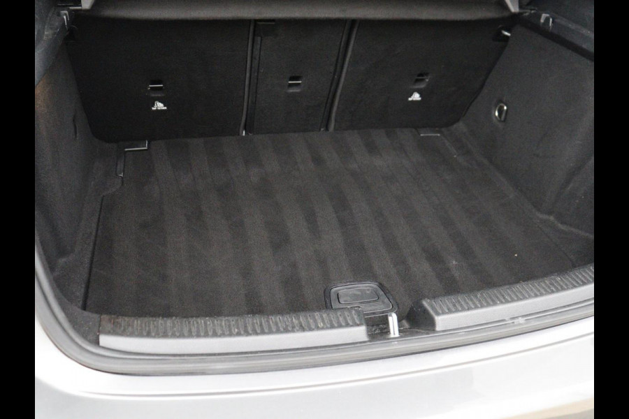 Mercedes-Benz A-Klasse 200 Business Solution Plus Upgrade | Panoramadak | Stoelverwarming | Half leder | Widescreen | Camera | Navigatie | Park Assist | Cruise control | Full LED