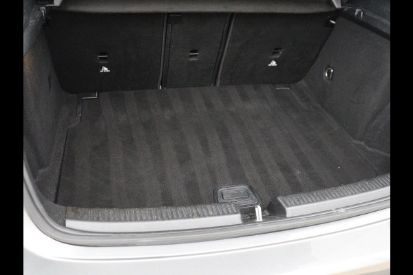 Mercedes-Benz A-Klasse 200 Business Solution Plus Upgrade | Panoramadak | Stoelverwarming | Half leder | Widescreen | Camera | Navigatie | Park Assist | Cruise control | Full LED