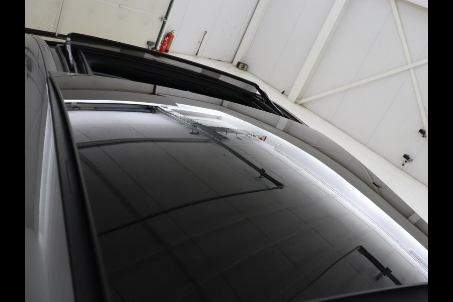 Mercedes-Benz A-Klasse 200 Business Solution Plus Upgrade | Panoramadak | Stoelverwarming | Half leder | Widescreen | Camera | Navigatie | Park Assist | Cruise control | Full LED